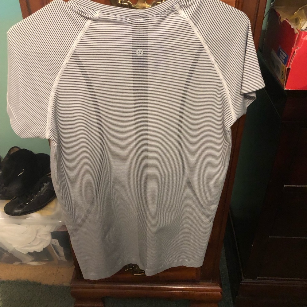 EUC Lululemon Swiftly Tech Striped Short Sleeve Athletic Top 10 - Picture 2 of 11